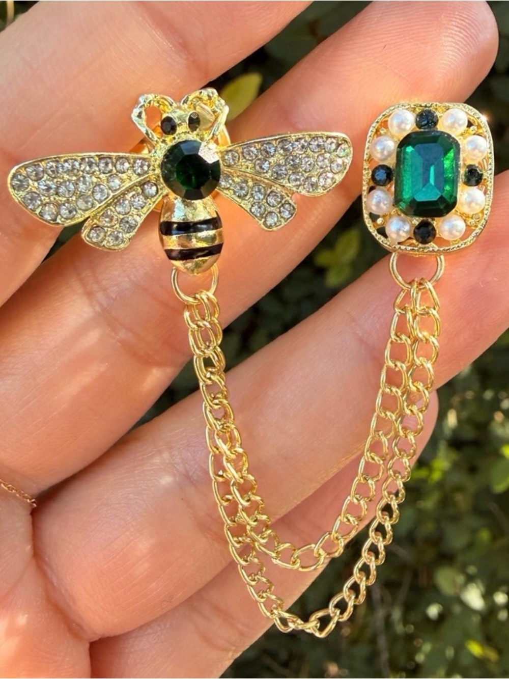 Gold and Green Bee Chain Brooch - Picture 4 of 4